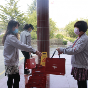 ���ι�˾Ů��ί�e�O�_(k��i)չ�c�����ˡ�ϵ�л��(d��ng)