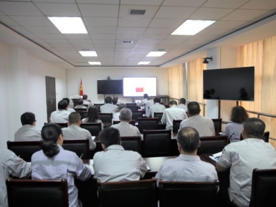 ��˾�M���^����ʾ����Ƭ������L(zh��ng)�Q����(y��n)�C�Q�üo(j��)�ɽ�����ʾ䛡�